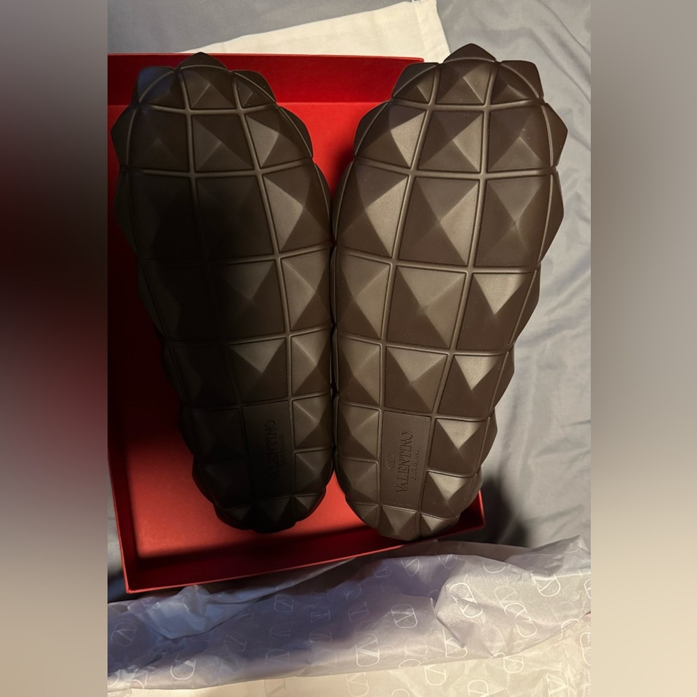 valentino garavani rubber slide
New never been worn
Brown
Size: 39 EU - Picture 10 of 12